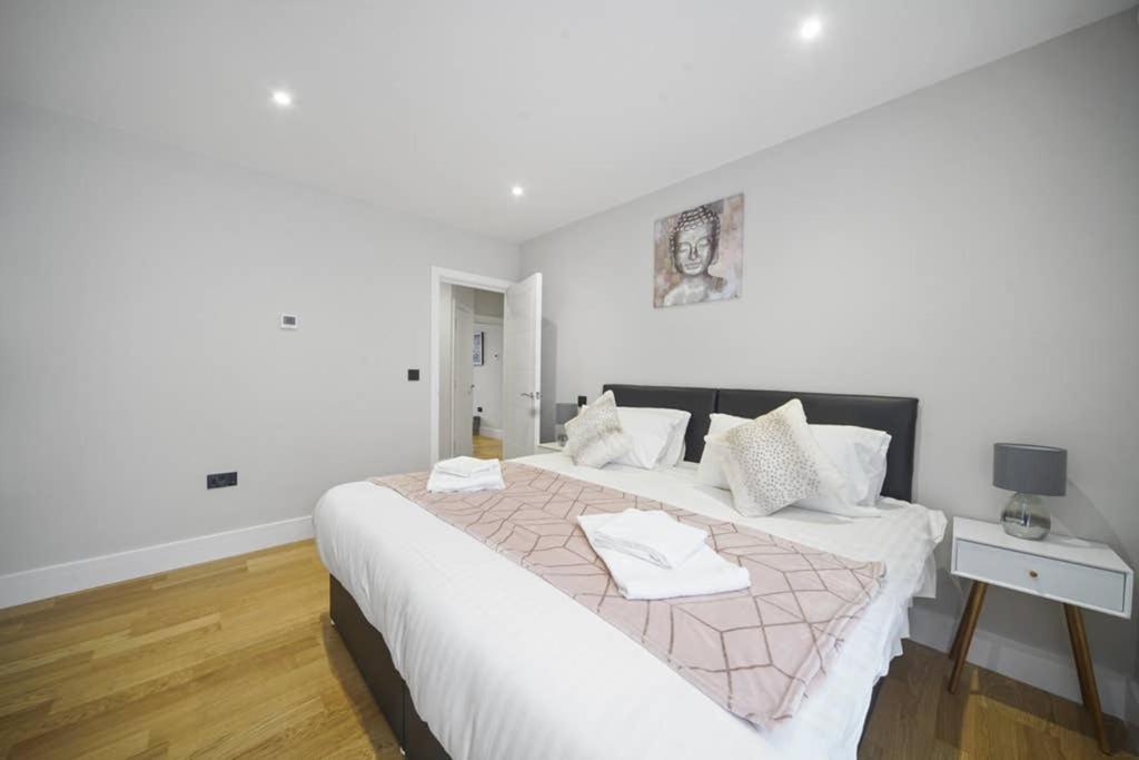 Flat 3 Bridge House Appartamento Staines-upon-Thames Esterno foto