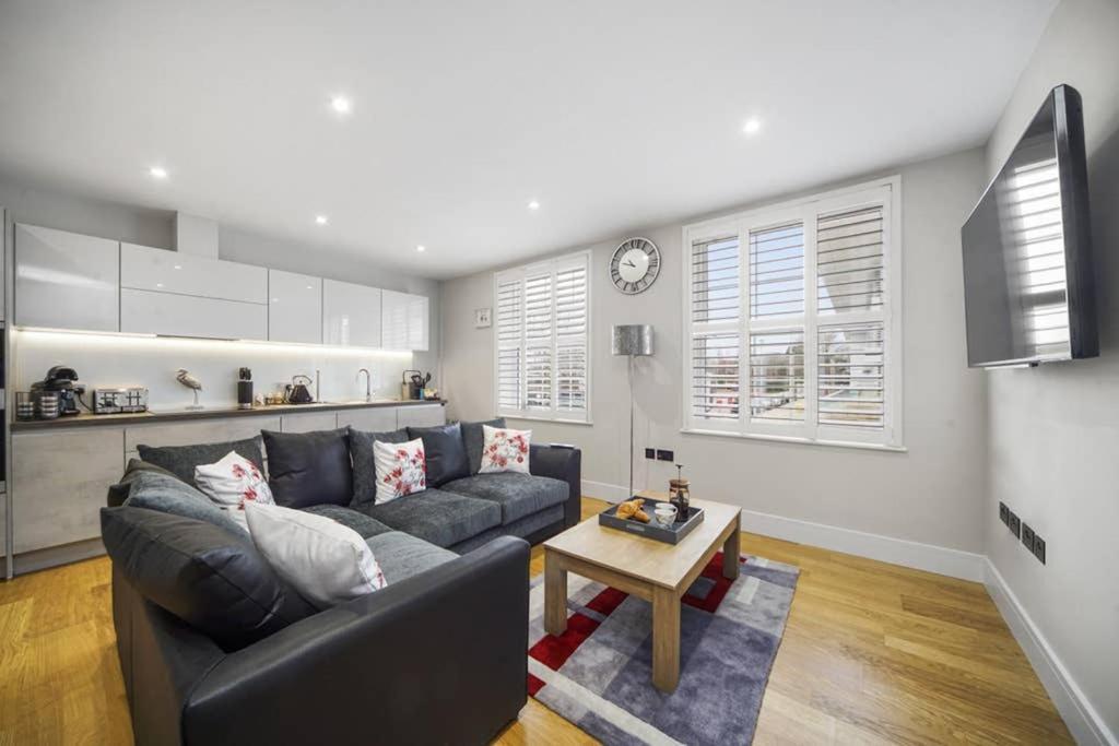 Flat 3 Bridge House Appartamento Staines-upon-Thames Esterno foto