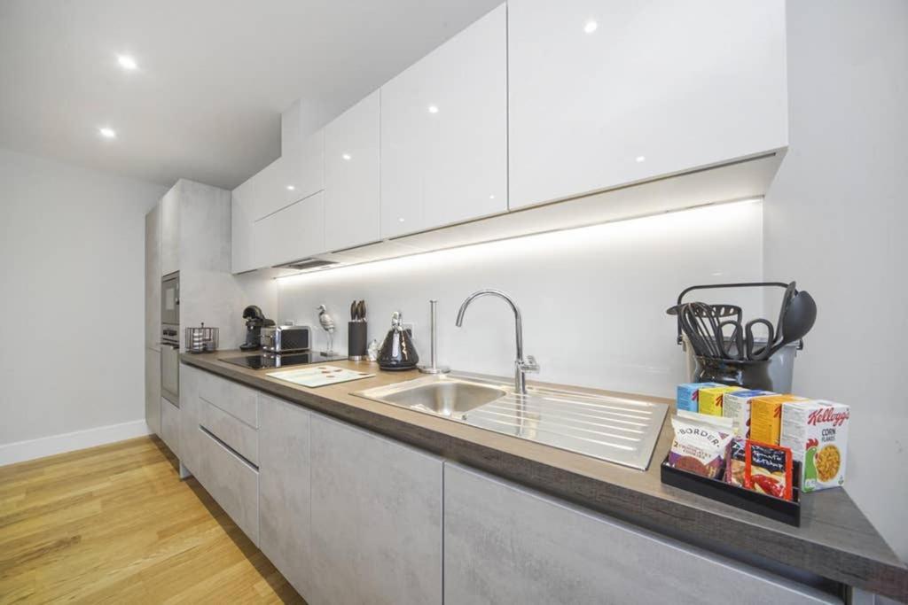 Flat 3 Bridge House Appartamento Staines-upon-Thames Esterno foto