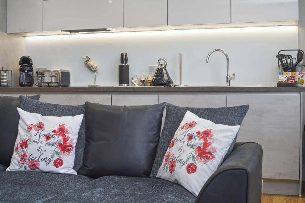 Flat 3 Bridge House Appartamento Staines-upon-Thames Esterno foto