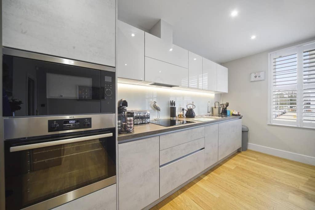 Flat 3 Bridge House Appartamento Staines-upon-Thames Esterno foto