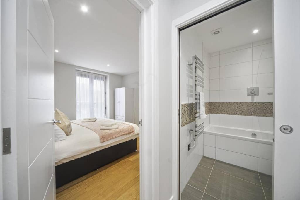 Flat 3 Bridge House Appartamento Staines-upon-Thames Esterno foto