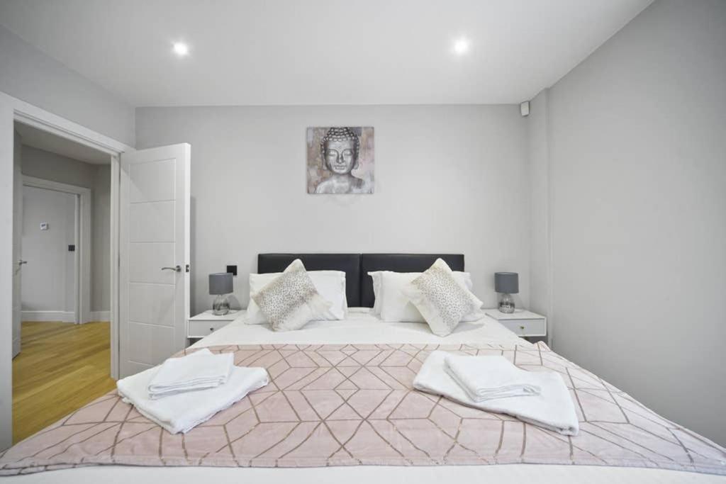 Flat 3 Bridge House Appartamento Staines-upon-Thames Esterno foto