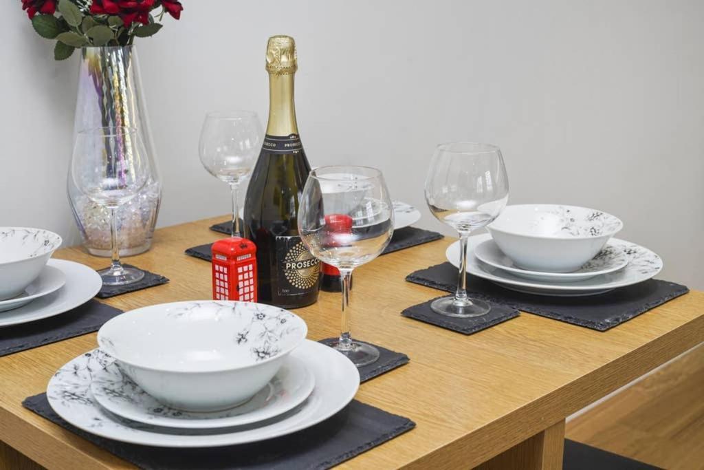 Flat 3 Bridge House Appartamento Staines-upon-Thames Esterno foto